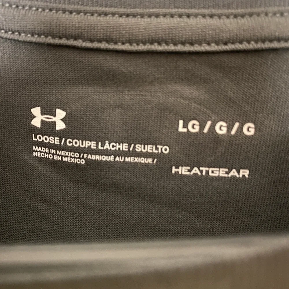 Under Armour Mens Large HeatGear Loose Fit Gray T-Shirt